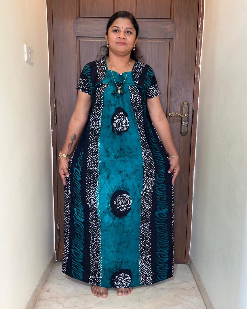 WhatsApp Image 2026-03-16 at 4.14.02 PM (2) 00AA-PEPNZ-104-Peacock Pleats No Ziip Batik - Image 1