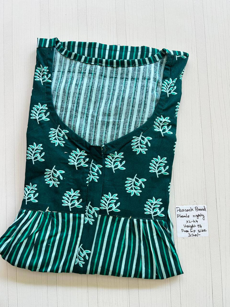 product-0.jpg AA0240 Peacock Pleats zip