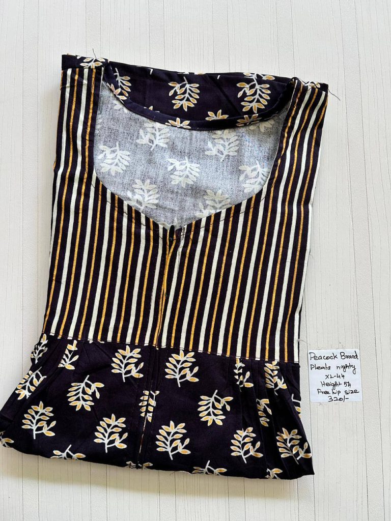 AA0241 Peacock Pleats zip