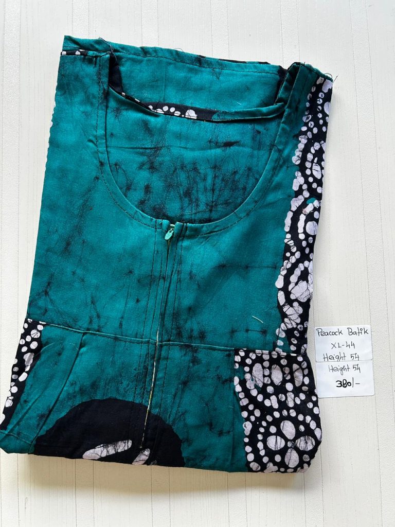 AA0260 Peacock Pleats Zip Batik